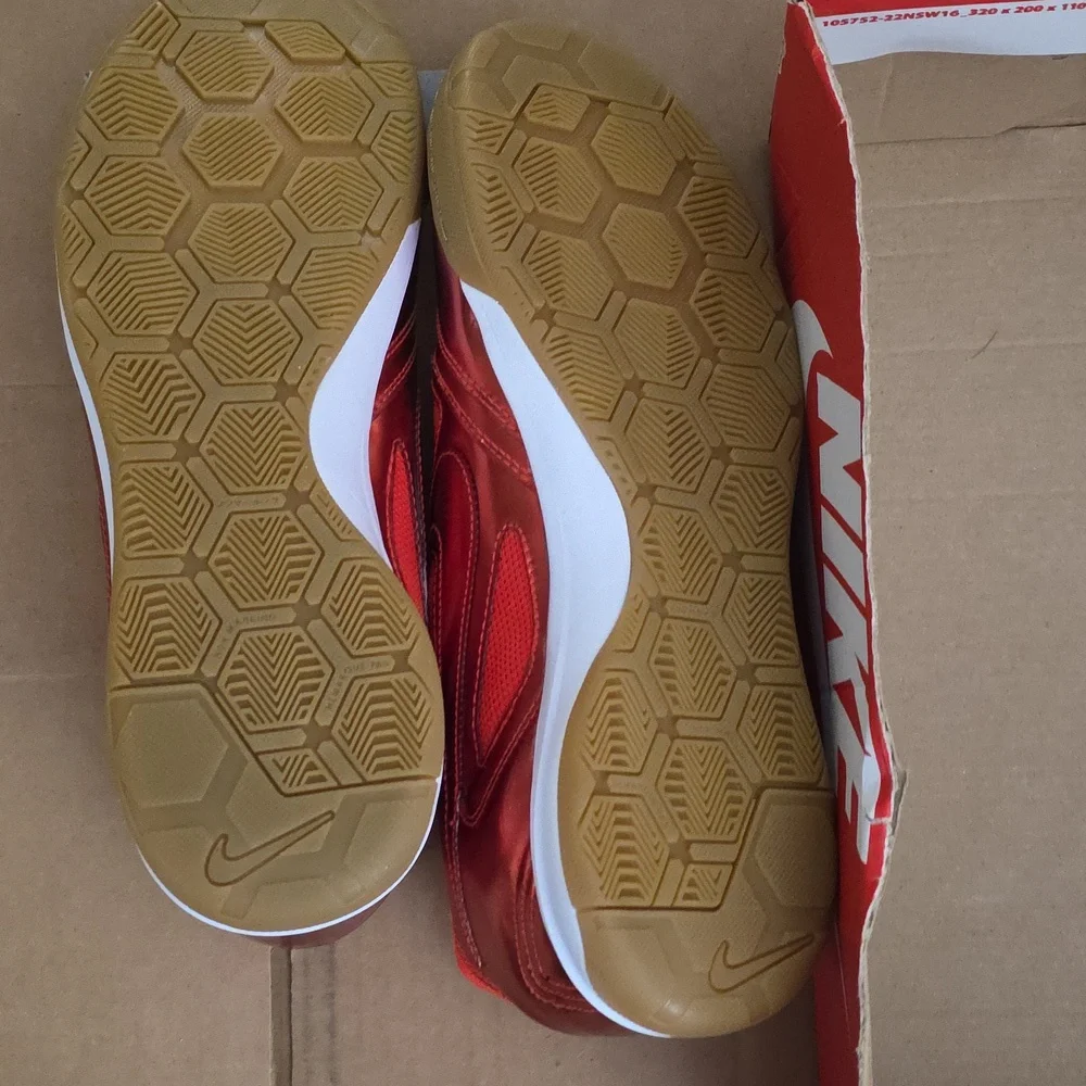 Mens Size 10.5 Nike Gato LV8 Box Label in Crimson and White - Picture 3 of 5